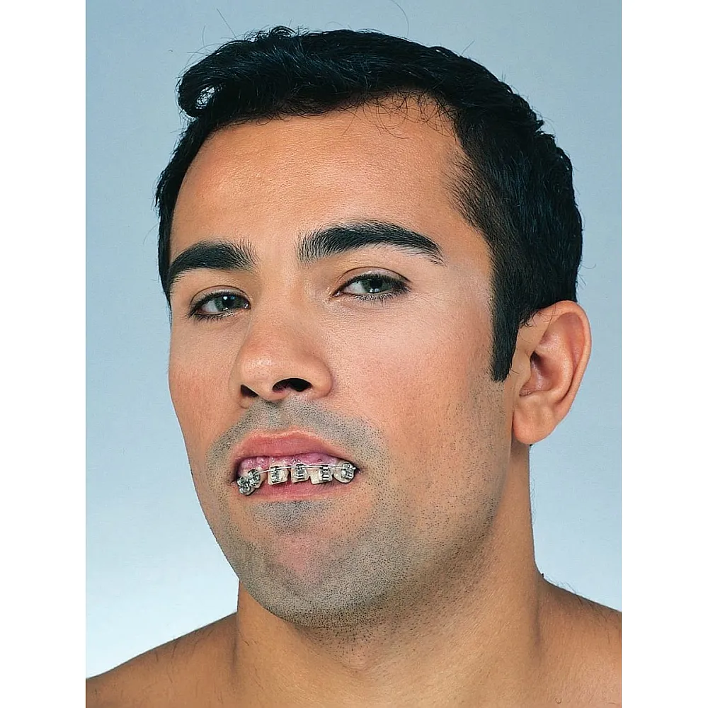 שיניים מזויפות עם פלטה לתחפושת