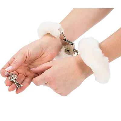 אזיקי פרווה לבנים לתחפושת