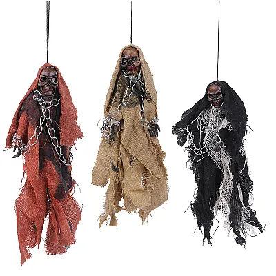 בובת שלד קטנה עם שכמייה לתלייה