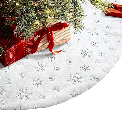 שטיח לעץ אשוח עם פתיתי שלג כסופים - קוטר 90 ס״מ