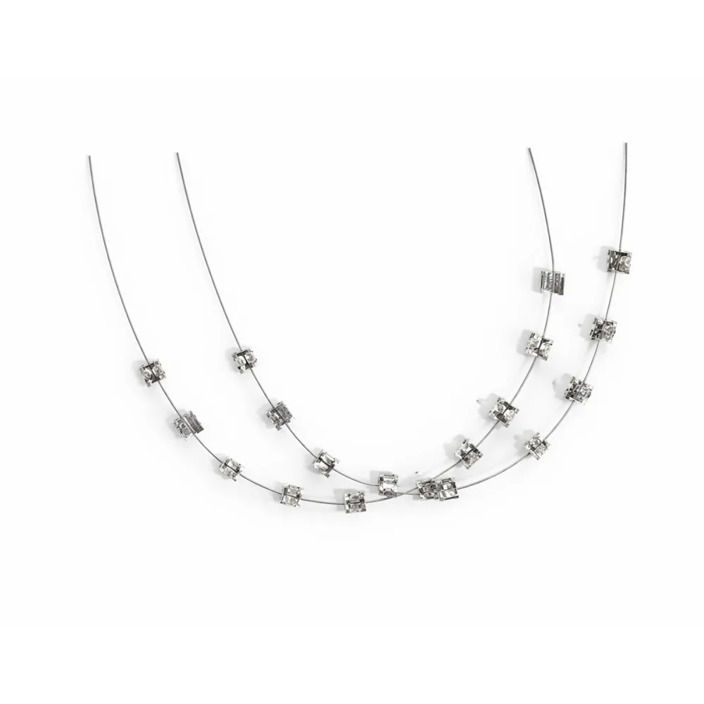 גשר מזוייף לשיניים לתחפושת