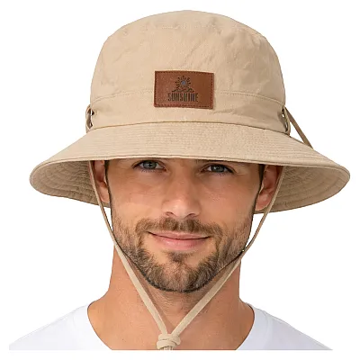 כובע טיולים רחב שוליים בצבע בז׳